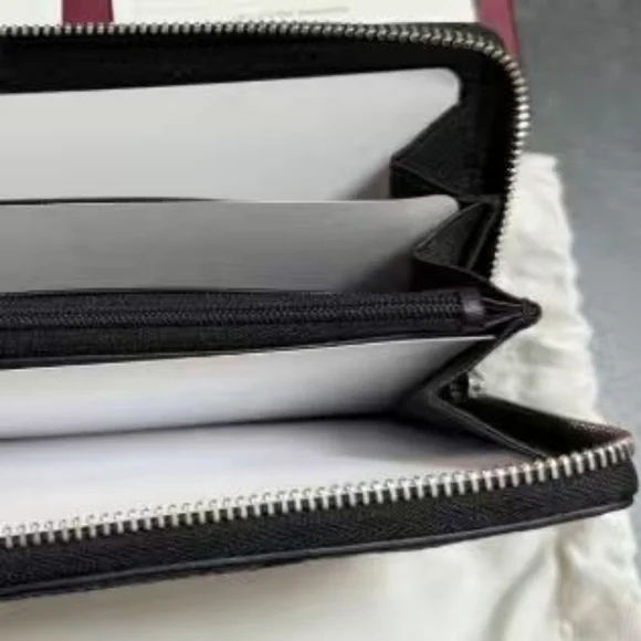 Gucci Black Embossed GG Leather Wallet - Picture 3 of 4